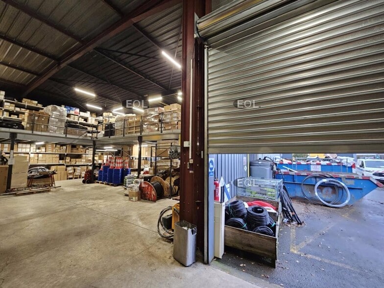 Local d'activités dans Valenton à vendre - Photo de l’immeuble – Image 3 sur 22