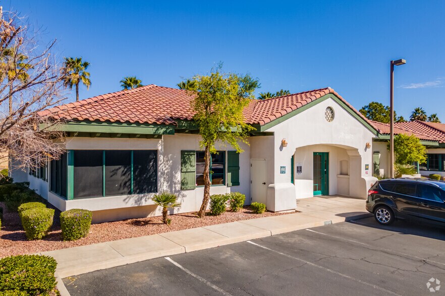 1757 E Baseline Rd, Gilbert, AZ à louer - Photo de l’immeuble – Image 2 sur 4