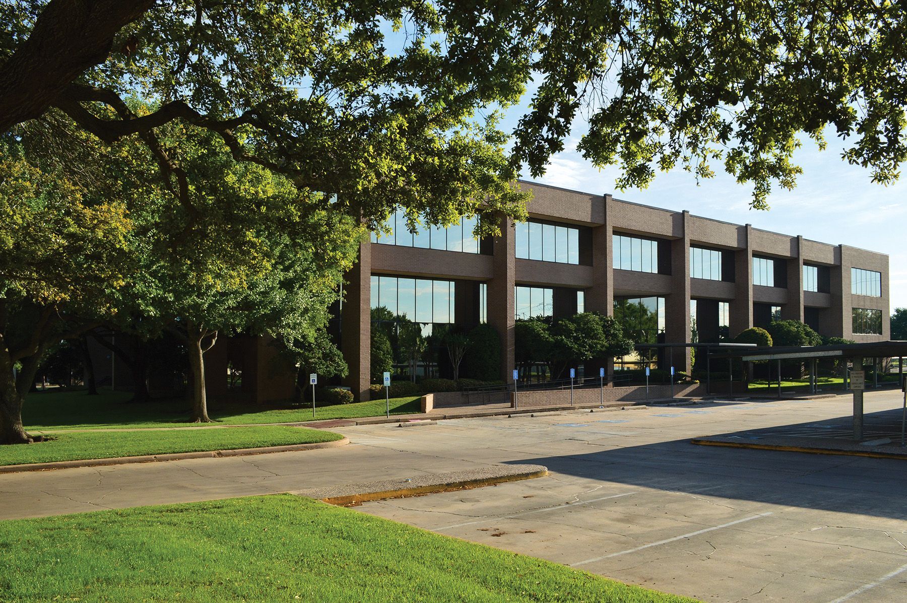 10701 Corporate Dr, Stafford, TX à louer Photo de l’immeuble– Image 1 sur 9