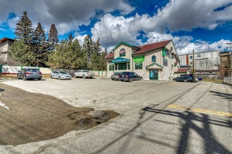 124 42nd Ave SW, Calgary, AB à louer Photo intérieure– Image 2 sur 4