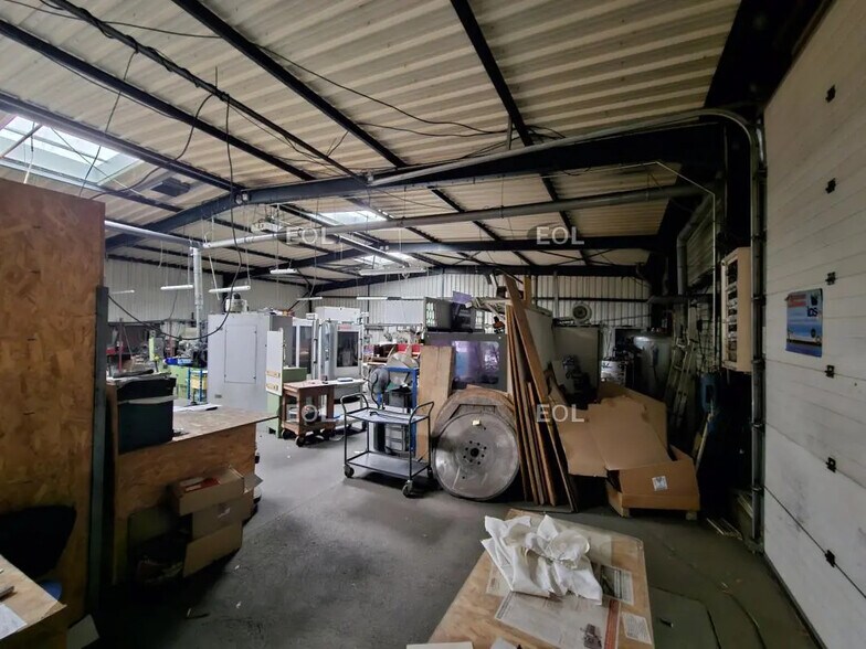 Local d'activités dans Villeneuve-Saint-Georges à vendre - Photo de l’immeuble – Image 2 sur 10