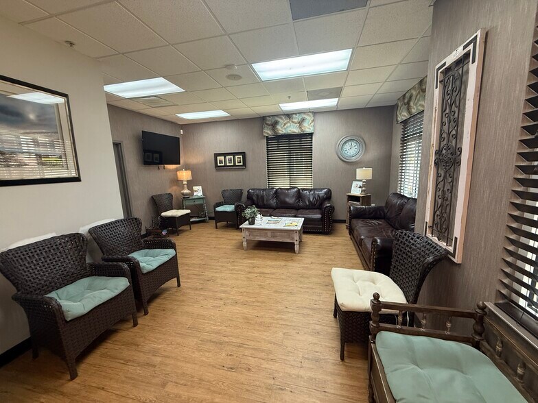 201 Oakside Ln, Canton, GA à vendre - Photo de l’immeuble – Image 3 sur 14