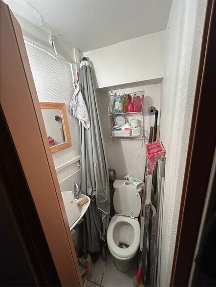 Local commercial dans Paris à louer - Photo de l’immeuble – Image 3 sur 3