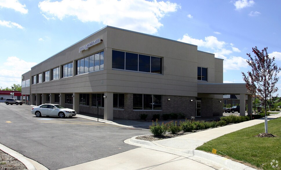 721 Lake St, Addison, IL à louer - Photo de l’immeuble – Image 1 sur 4