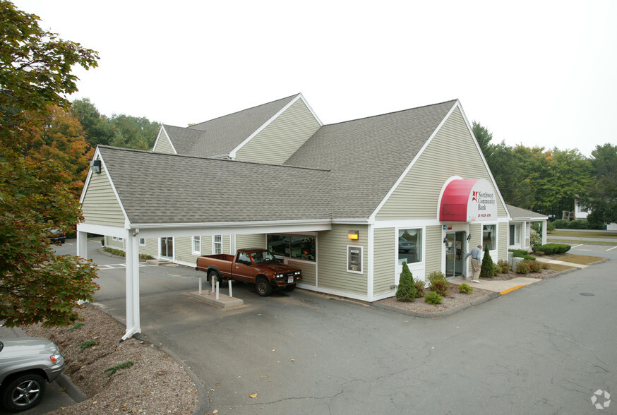 33 Hartford Ave, Granby, CT à louer - Photo de l’immeuble – Image 3 sur 4
