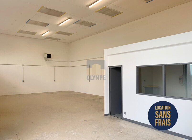 Local d’activités dans La Chapelle-sur-Erdre à louer - Photo de l’immeuble – Image 1 sur 3