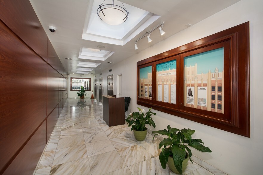 168 SE 1st St, Miami, FL à louer - Hall d’entrée – Image 2 sur 2