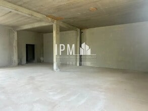 Local commercial dans Aubagne à louer Photo intérieure– Image 1 sur 4