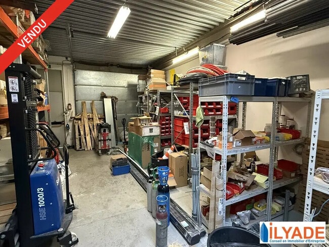 Plus de détails pour 645 Rue Mayor De Montrichet, LES MILLES - Local d’activités à vendre