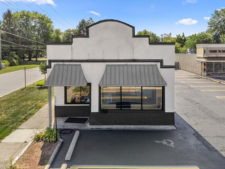 28407 5 Mile Rd, Livonia, MI à louer - Photo de l’immeuble – Image 2 sur 12