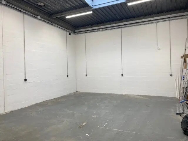 Local d’activités dans SAINT-OUEN-L'AUMONE à louer - Photo intérieure – Image 3 sur 8