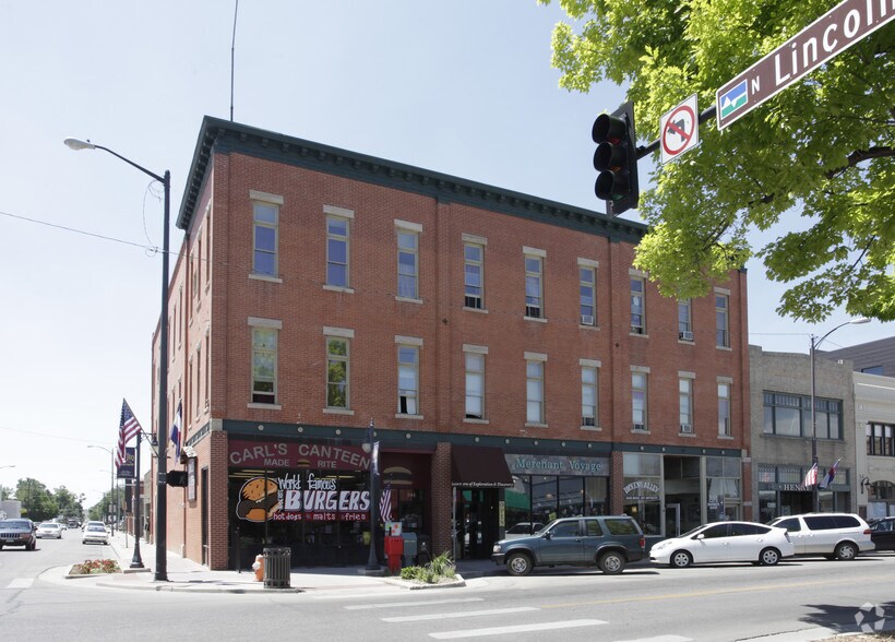 236 E 4th St, Loveland, CO à louer - Photo de l’immeuble – Image 3 sur 4