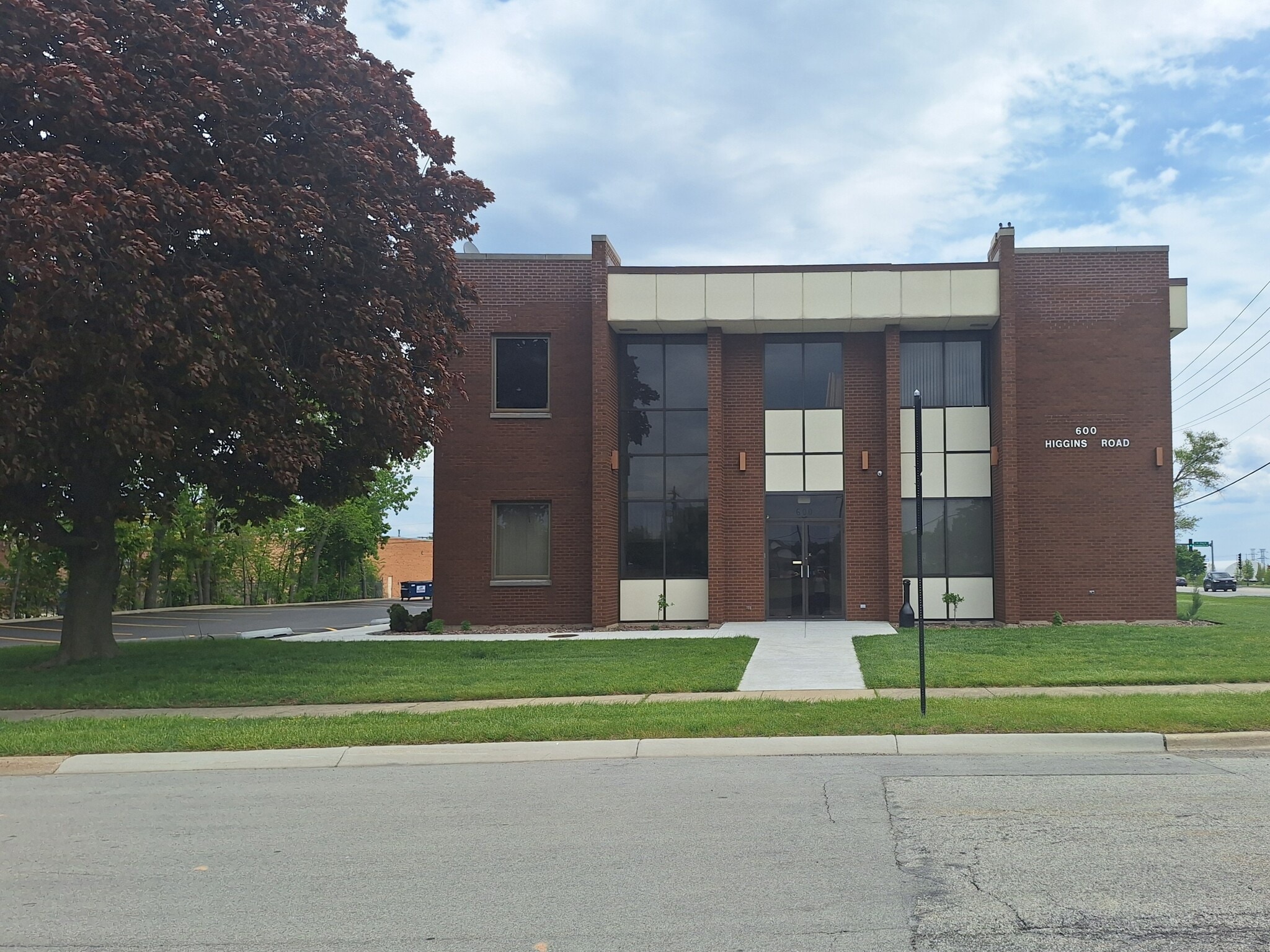 600 E Higgins Rd, Elk Grove Village, IL à louer Photo principale– Image 1 sur 16