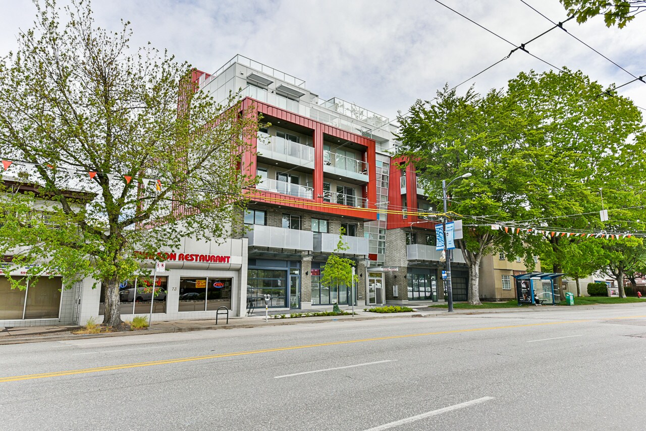 375-383 East Broadway St, Vancouver, BC à vendre Photo principale– Image 1 sur 13