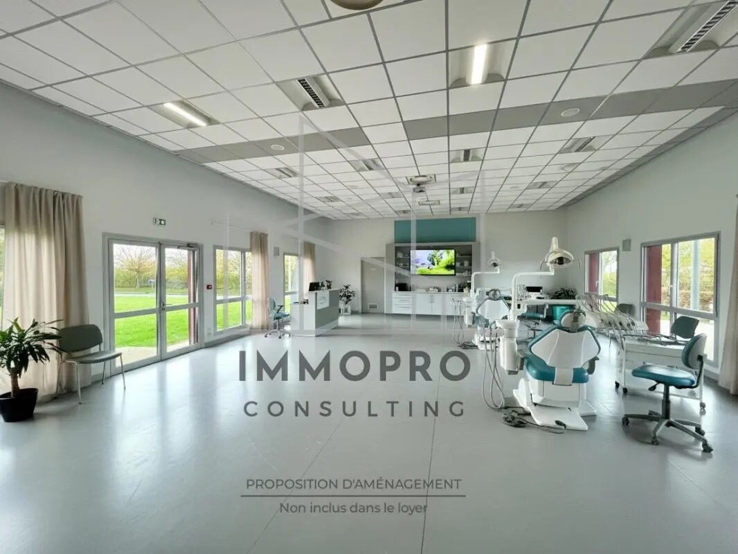 Local commercial dans Fouqueville à louer Photo de l’immeuble– Image 1 sur 4