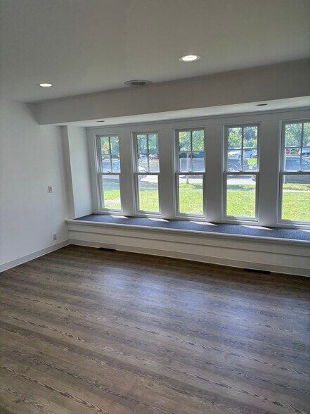 137 Hampton Rd, Southampton, NY à louer - Photo de l’immeuble – Image 2 sur 7