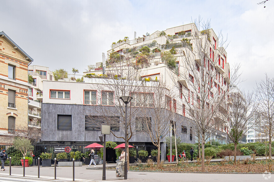 Immeuble residentiel dans Paris à vendre - Photo principale – Image 1 sur 6