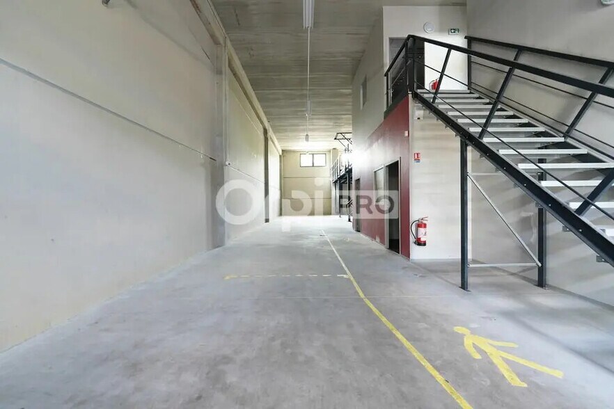 Local d’activités dans Brignais à louer - Photo de l’immeuble – Image 3 sur 12