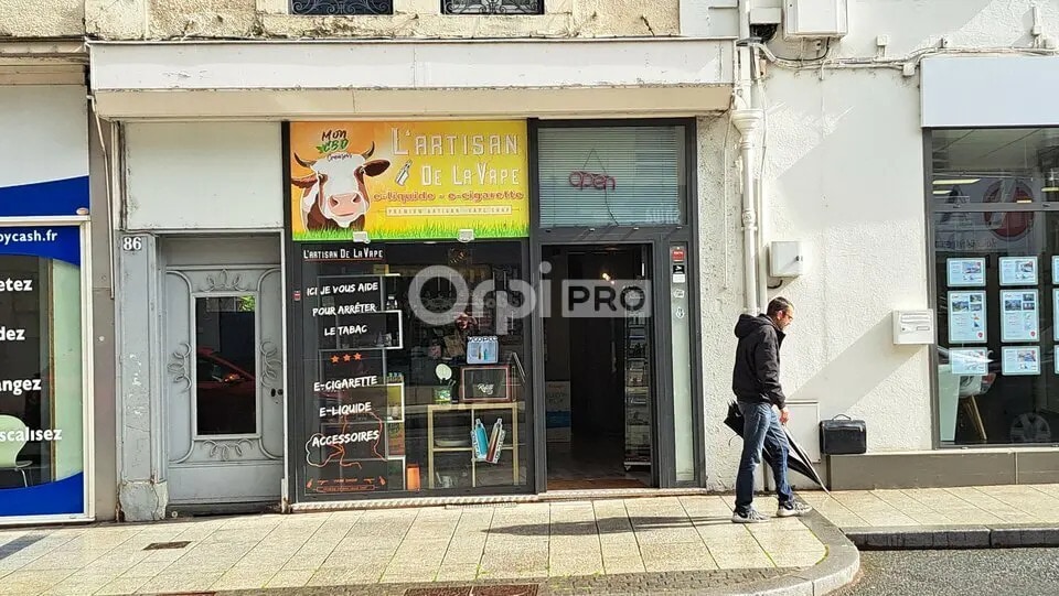 Local commercial dans Montluçon à louer Photo de l’immeuble– Image 1 sur 10