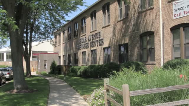 1020 Cedar Ave, St Charles, IL à louer - Vidéo sur l’annonce professionnelle – Image 2 sur 11