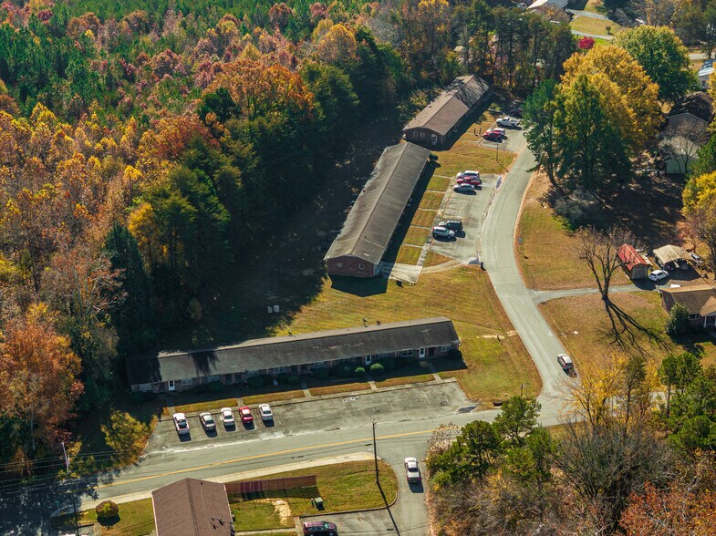 1025 Harris Dr, South Boston, VA à vendre - Photo de l’immeuble – Image 2 sur 25