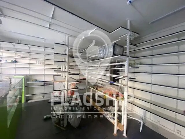 Local commercial dans Paris à louer - Photo de l’immeuble – Image 1 sur 8