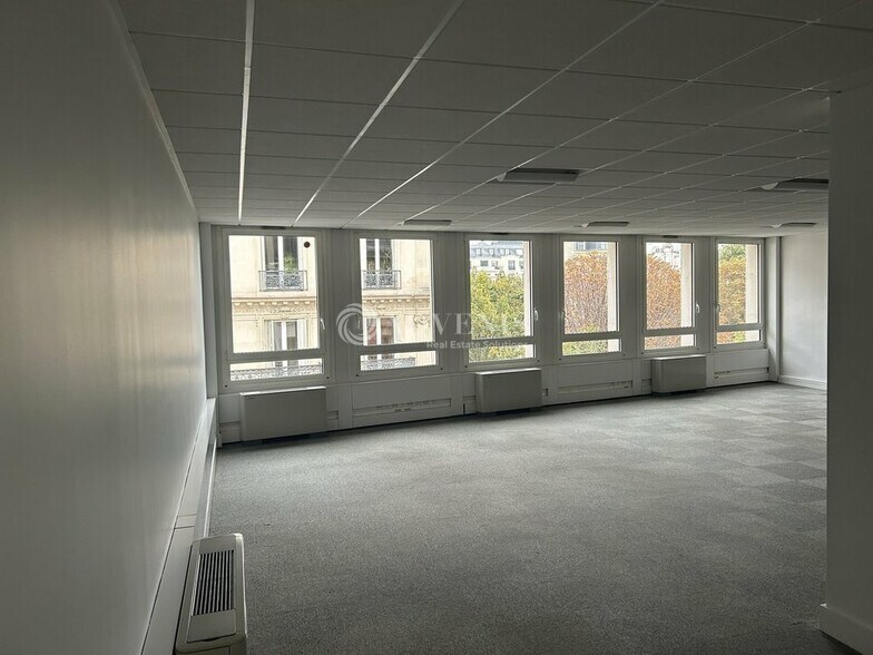 25 Rue D'Artois, Paris à louer - Photo de l’immeuble – Image 2 sur 12