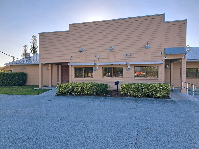 3120 S US Highway 1, Fort Pierce, FL à louer - Photo de l’immeuble – Image 2 sur 9
