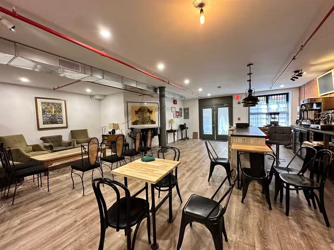 265 Water St, New York, NY 10038 - Lot Retail Co-op - - Photo intérieure - Image 1 of 5