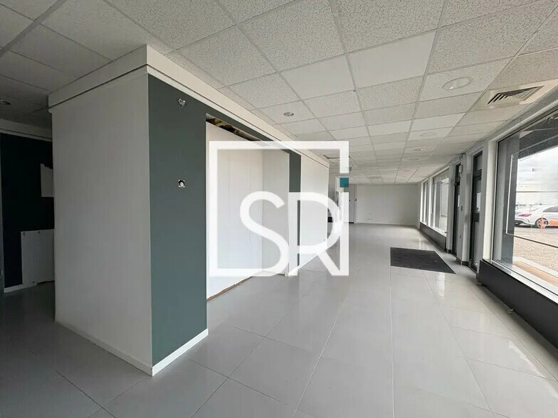 Local commercial dans Cournon-d'Auvergne à louer - Photo de l’immeuble – Image 3 sur 11