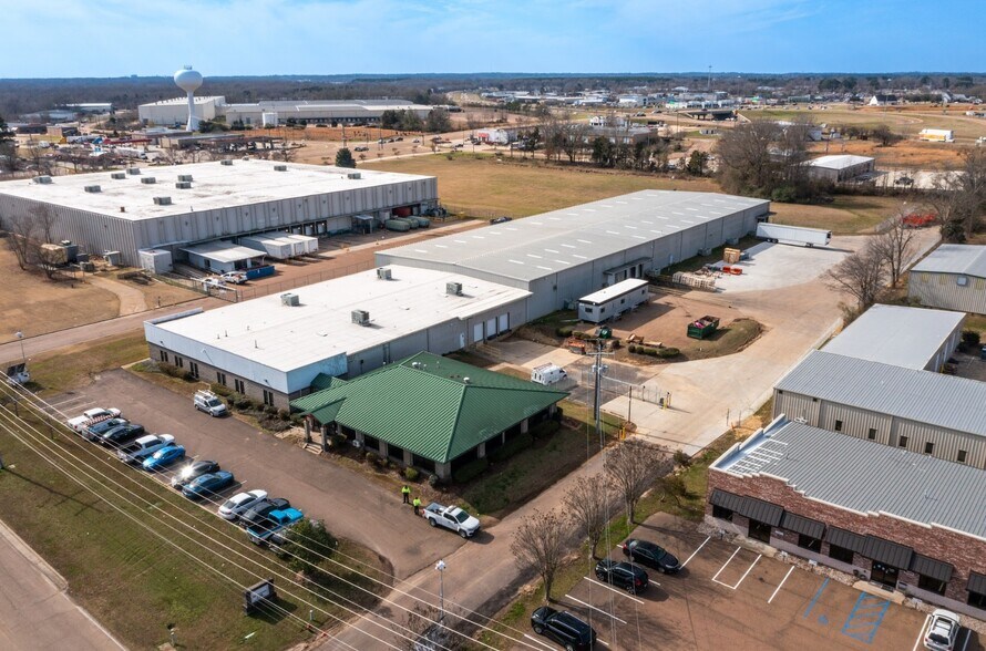 135 Industrial Dr N, Madison, MS à vendre - Photo de l’immeuble – Image 1 sur 40