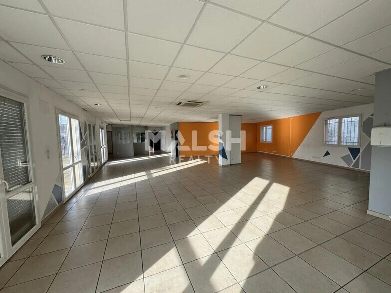 Local d’activités dans Saint-Chamond à louer - Photo de l’immeuble – Image 1 sur 6