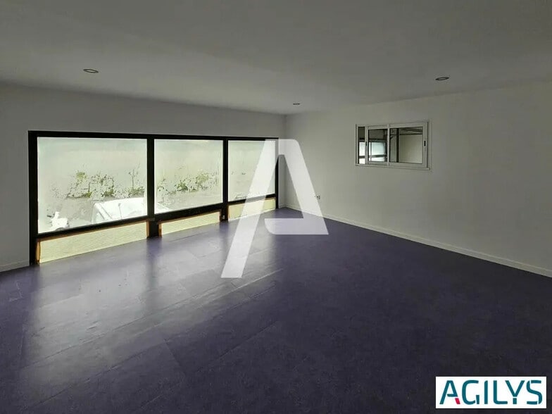 Local d'activités dans Villejust à vendre - Photo intérieure – Image 3 sur 7