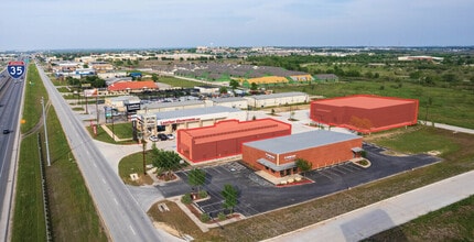 2609 S Interstate 35, San Marcos, TX à louer Photo intérieure– Image 2 sur 2