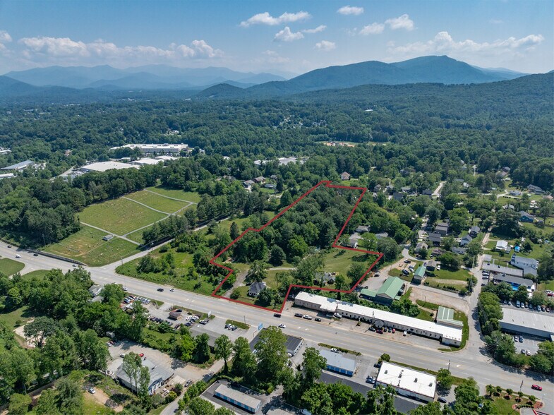 1116 Sweeten Creek Rd, Asheville, NC à vendre - Photo de l’immeuble – Image 2 sur 8
