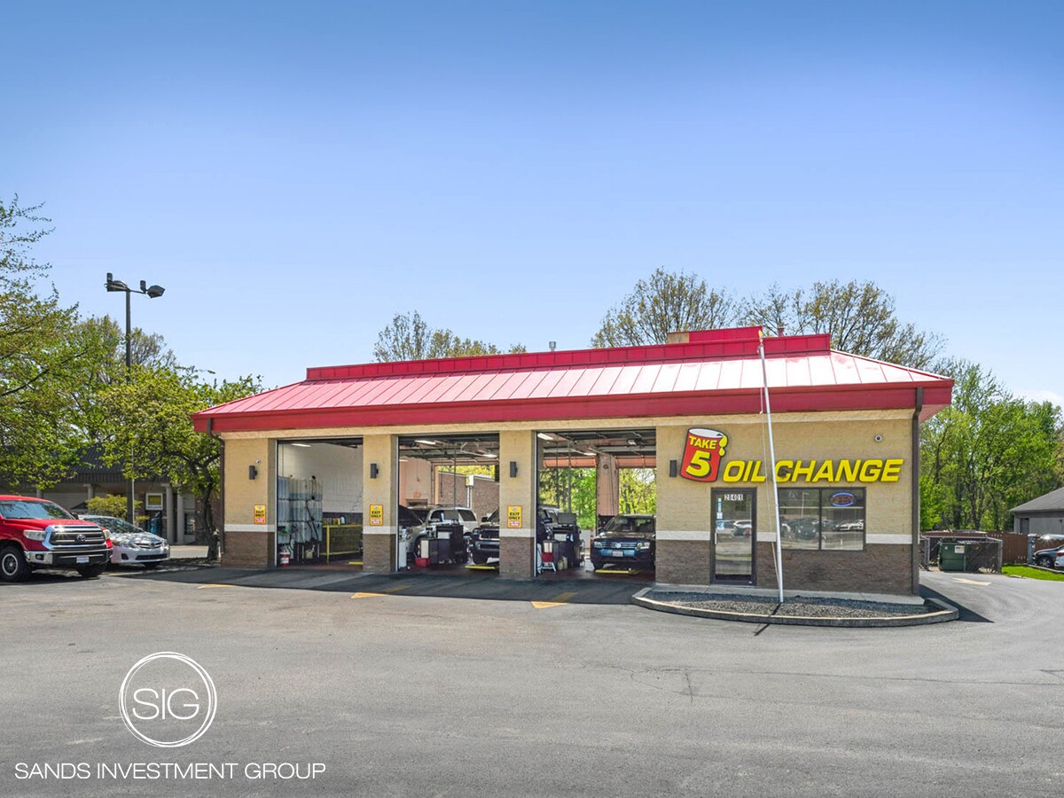 28401 Lorain Rd, North Olmsted, OH à vendre Photo de l’immeuble– Image 1 sur 6