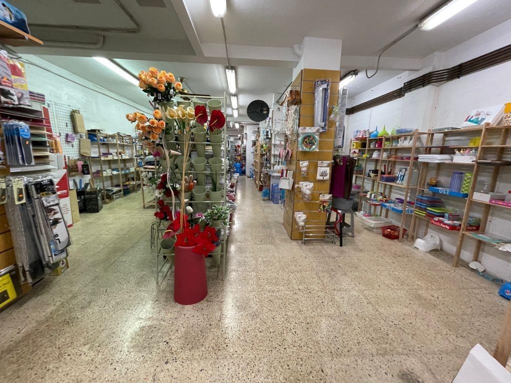 Cornellà de Llobregat, BAR 08940 - Lot 3 - - Photo intérieure - Image 2 of 9