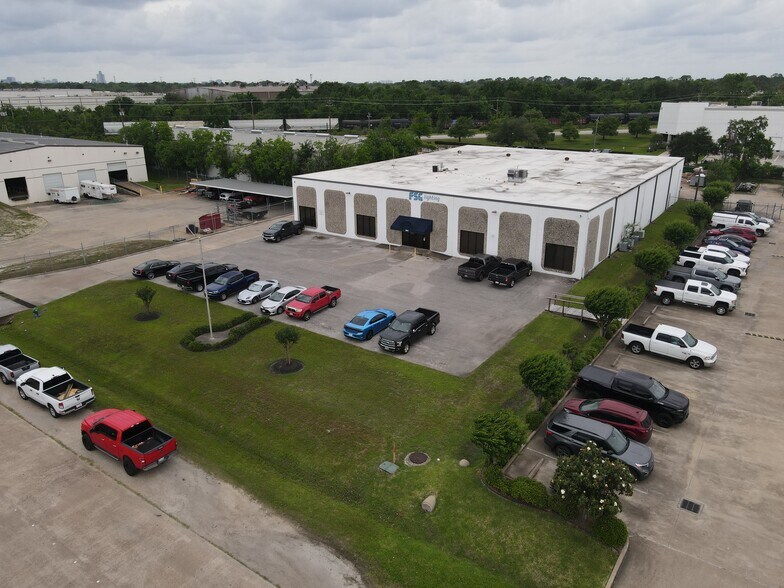 5091 Steadmont Dr, Houston, TX à vendre - Photo de l’immeuble – Image 2 sur 4