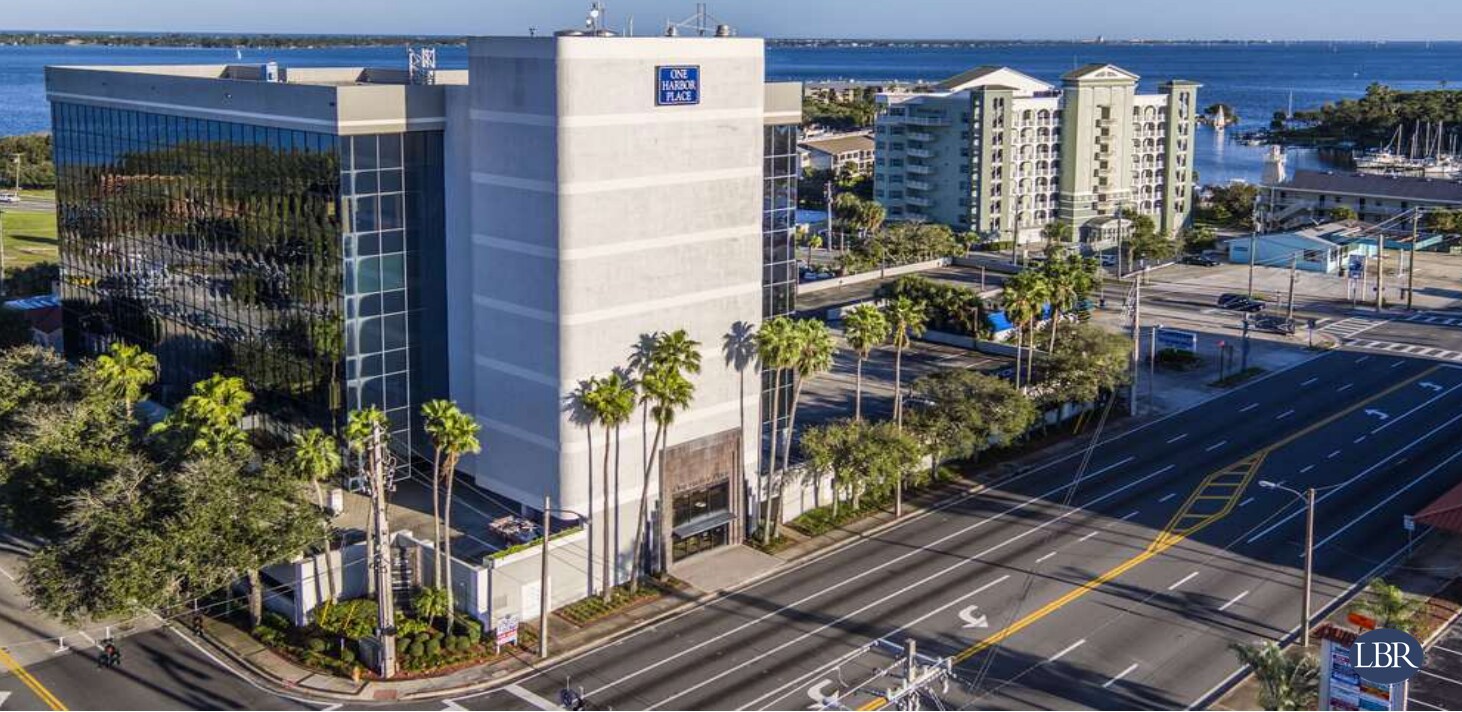 1901 S Harbor City Blvd, Melbourne, FL à louer Photo de l’immeuble– Image 1 sur 12