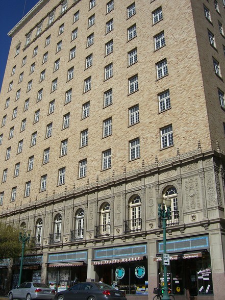 300-310 N Mesa St, El Paso, TX à louer - Photo de l’immeuble – Image 2 sur 38