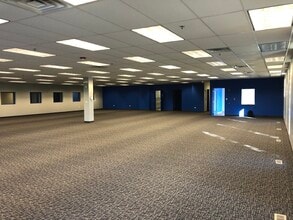 1717 W Harvester Rd, West Chicago, IL à louer Photo intérieure– Image 2 sur 3