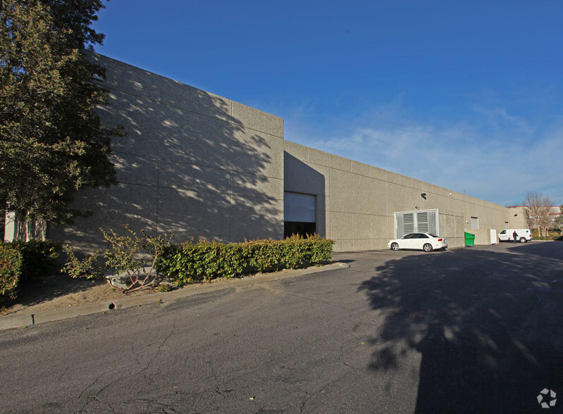 2655 Park Center Dr, Simi Valley, CA à louer - Photo de l’immeuble – Image 2 sur 3
