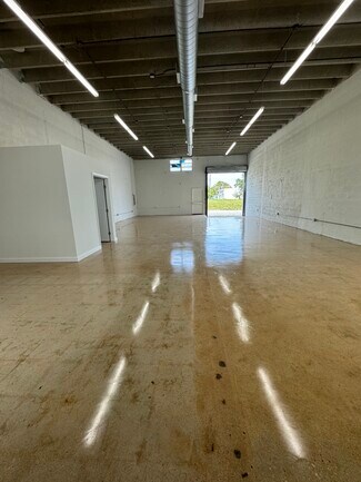 Plus de détails pour 5700 NE 4th Ave, Miami, FL - Industriel/Logistique à louer