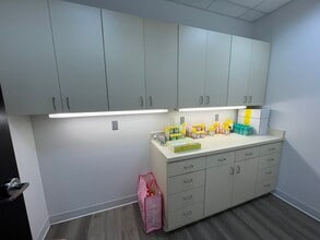 802 SE Plaza Ave, Bentonville, AR à louer Photo intérieure– Image 2 sur 6