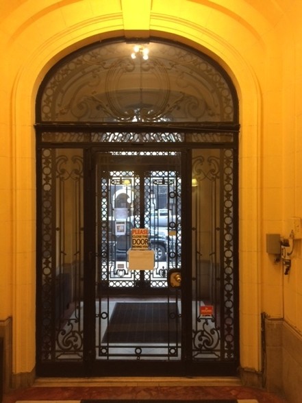16 E 79th St, New York, NY à louer - Hall d’entrée – Image 2 sur 2