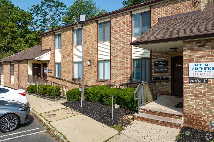 4-6 Cornwall Ct, East Brunswick, NJ à vendre - Photo de l’immeuble – Image 3 sur 31