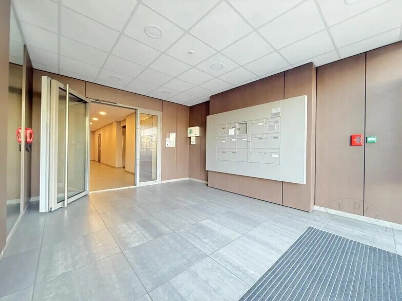 Bureau dans Francheville à vendre - Photo de l’immeuble – Image 2 sur 13