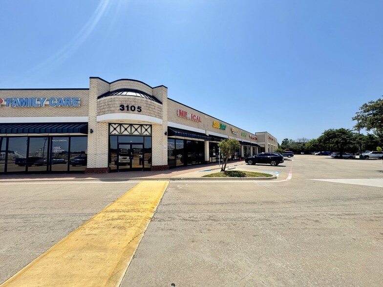 3105-3115 E Ira E Woods Ave, Grapevine, TX à louer - Photo de l’immeuble – Image 3 sur 6