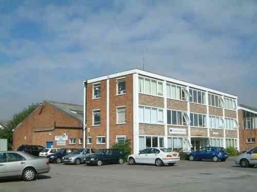 Armfield Clos, West Molesey à louer - Photo de l’immeuble – Image 2 sur 5
