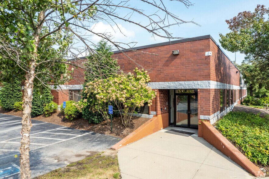 4 Blackstone Valley Pl, Lincoln, RI à vendre - Photo de l’immeuble – Image 2 sur 8